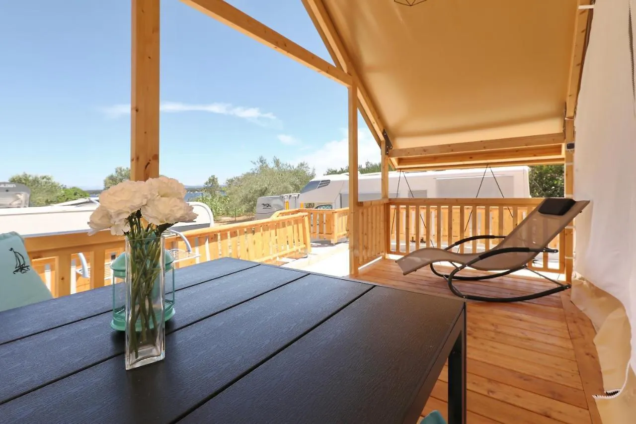 Naturist Camping Fkk Sovinje, Island Pasman - Mobile Homes & Glamping Tents Tkon 0*,  Croatie