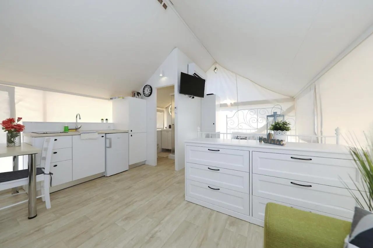 Naturist Camping Fkk Sovinje, Island Pasman - Mobile Homes & Glamping Tents Tkon